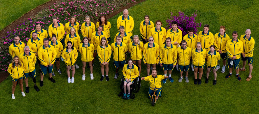 Photo of Australian Para Swimming Team in Green and Gold